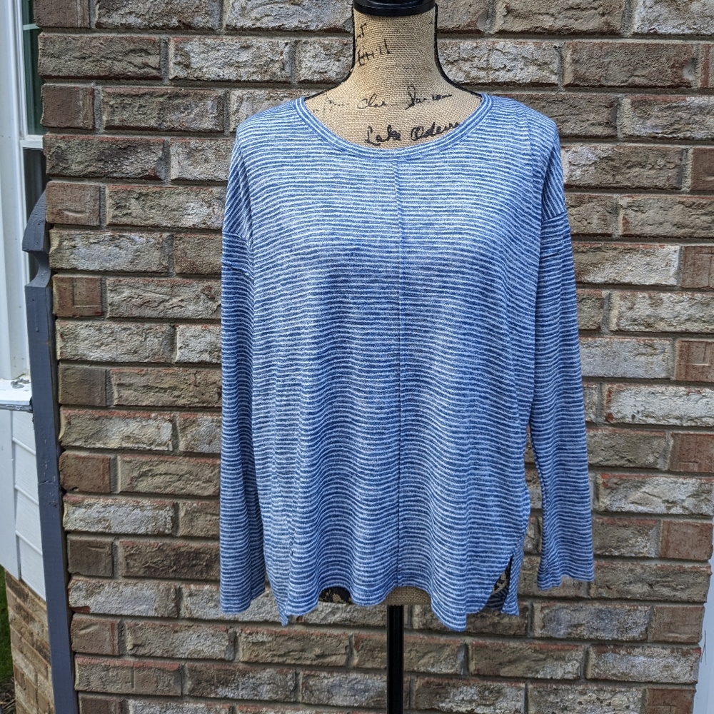 ⭐ Banana Republic blue striped modal top Small